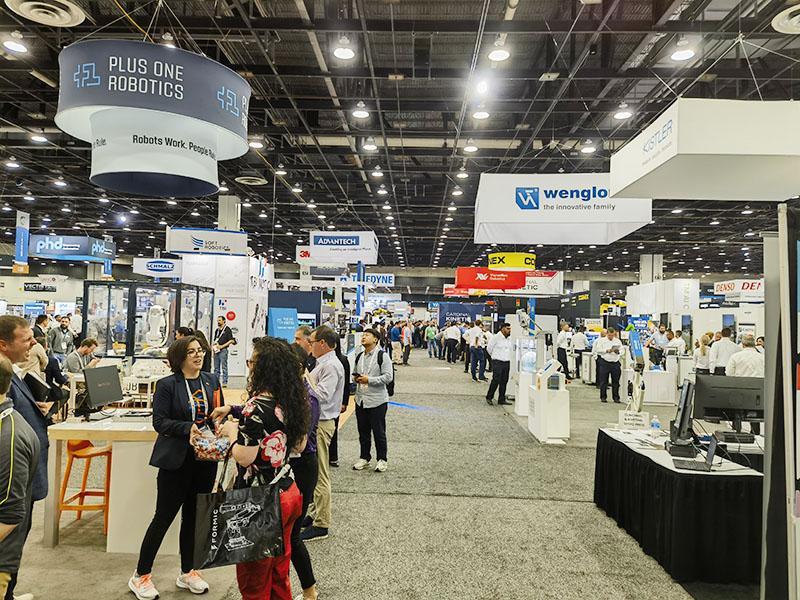 2023年5月28月肖總在美國(guó)底特律參觀，全球最大的自動(dòng)化設(shè)備展覽！